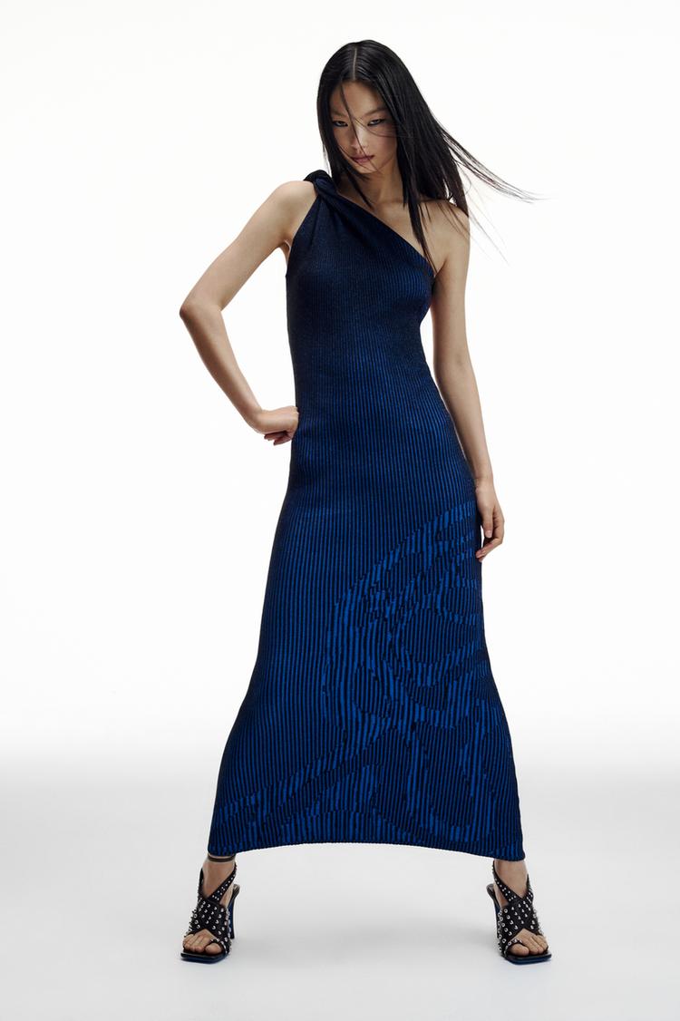 

Длинное трикотажное платье Chet lo Pull And Bear, синий