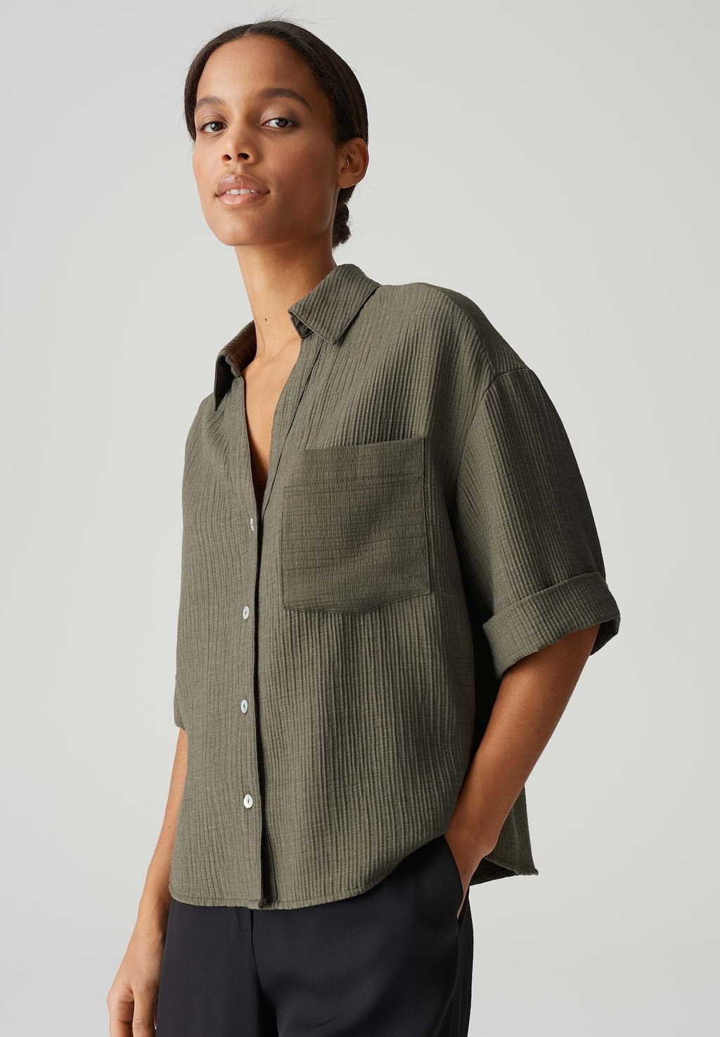 

Блузка на пуговицах LOOSE FIT CRINKLE OPUS, оливковый