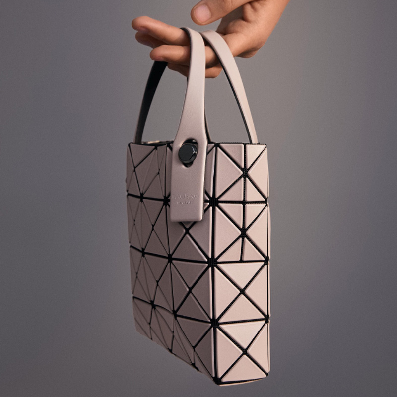 

Сумка-корзинка Lucent Boxy PVC, маленькая квадратная коробка, сумка через плечо, дамская сумочка, маленькая женская сумка для молочного чая Issey Miyake, basic set (bag+dust bag)