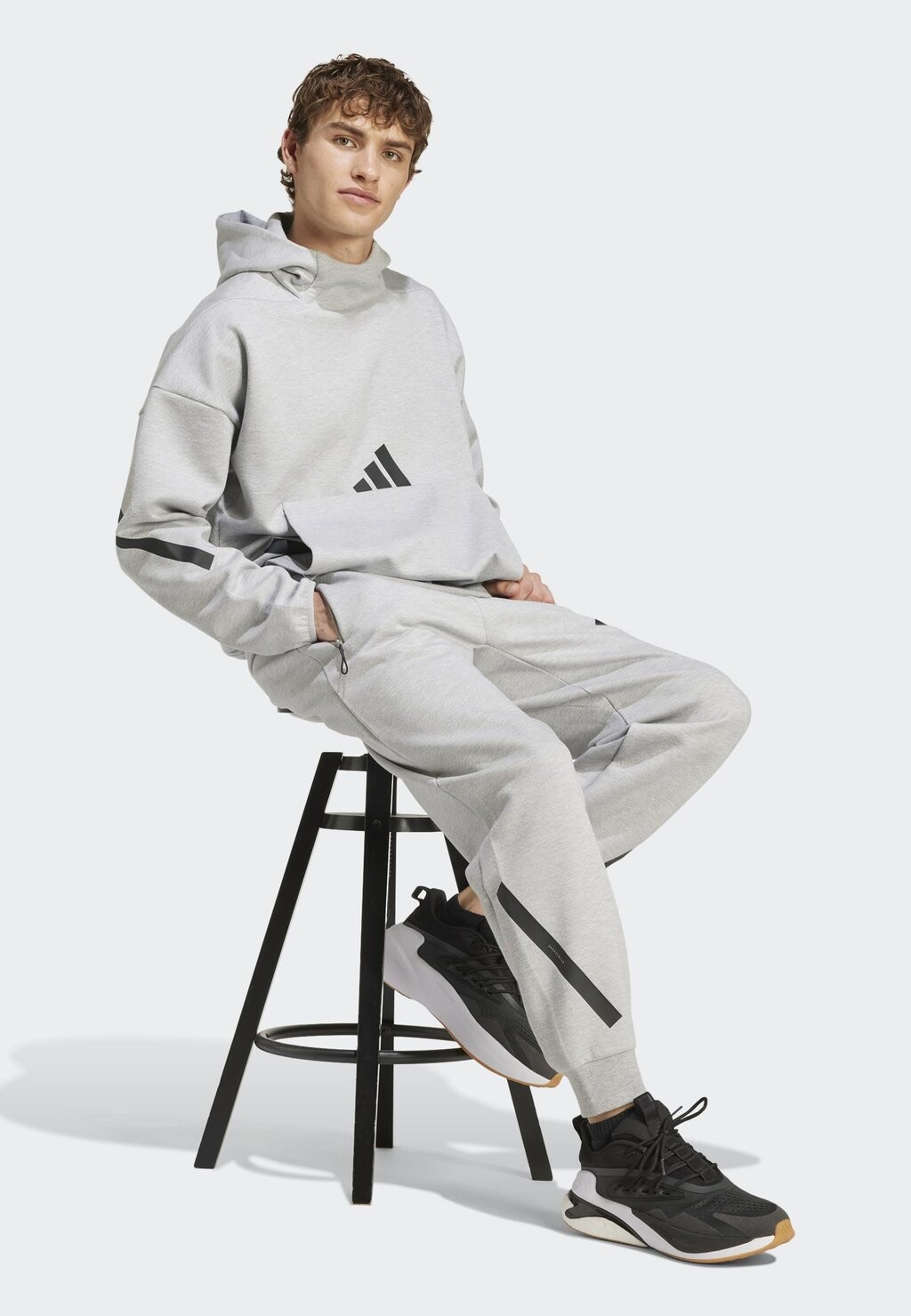 

Спортивные брюки Z.N.E. adidas Sportswear, серый