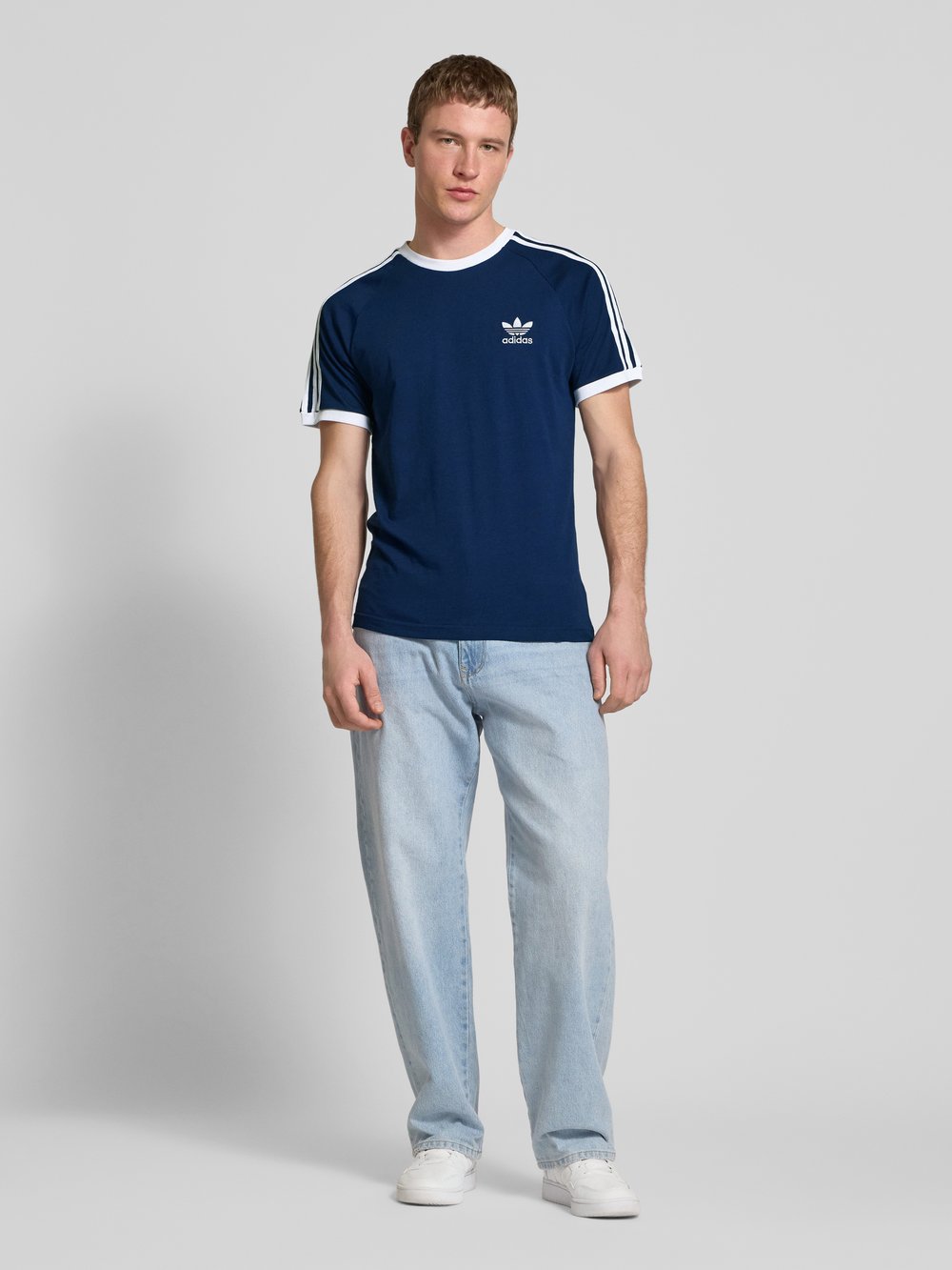 

Футболка с ребристыми манжетами adidas Originals