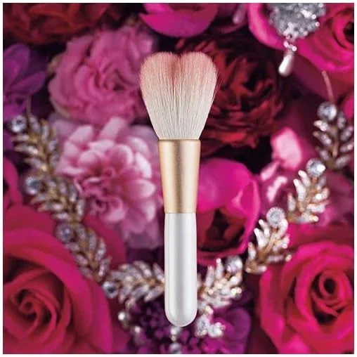 Кисть для румян Kumano Brush Heart's Cheek Brush, козья шерсть, 11.5 см — фото 2