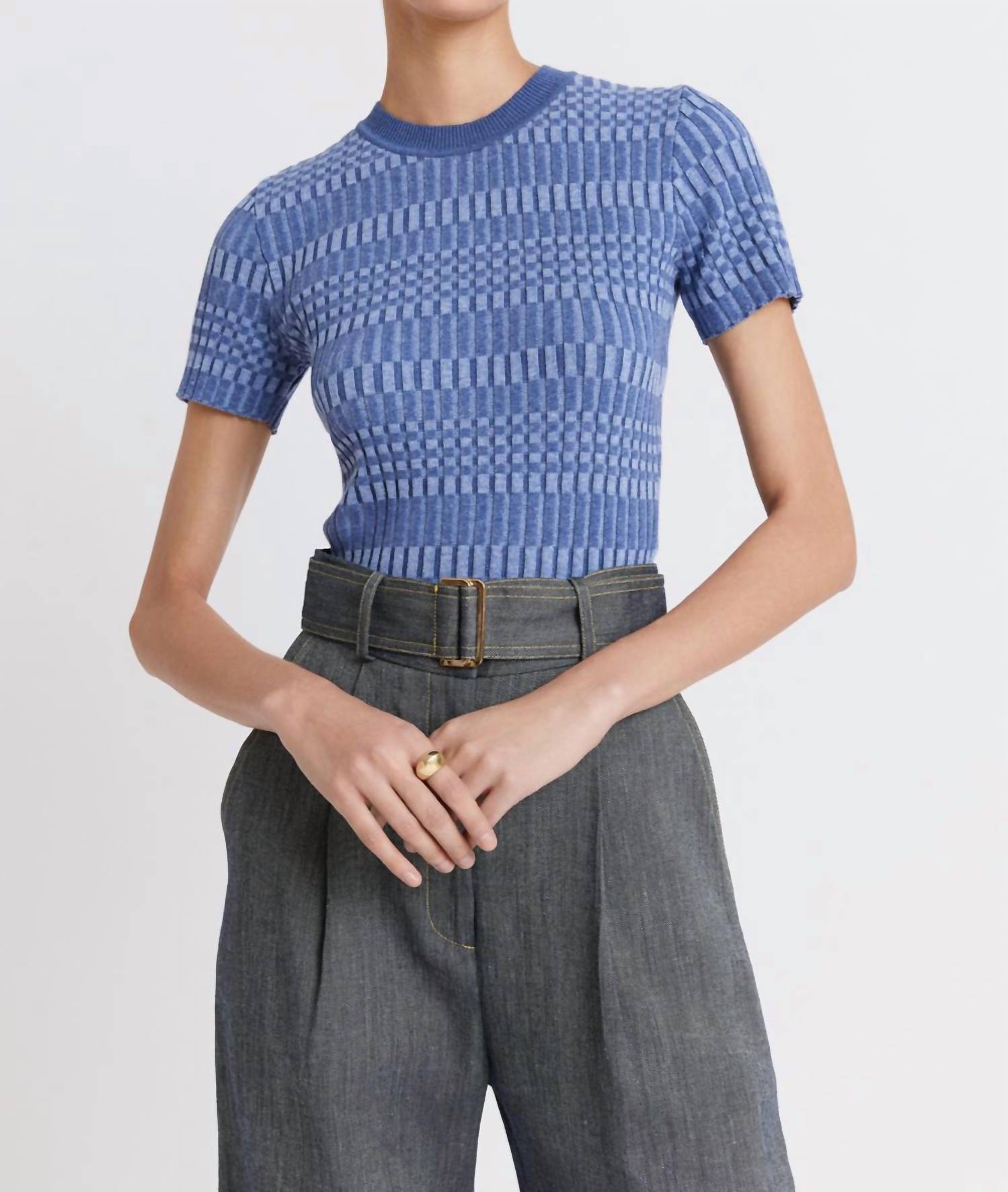 

Двухцветная футболка в полоску из денимовой синей трикотажной ткани Matthew Bruch