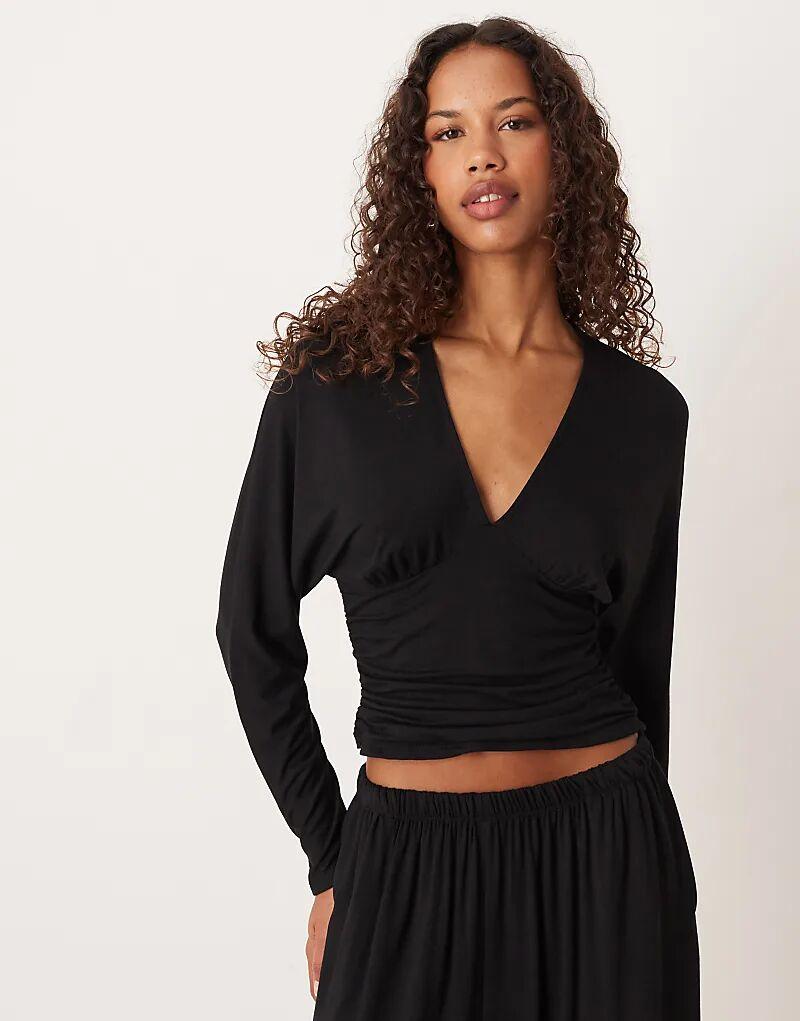 

Лонгслив ASOS DESIGN с драпировкой, длинными рукавами и V-образным вырезом, черный