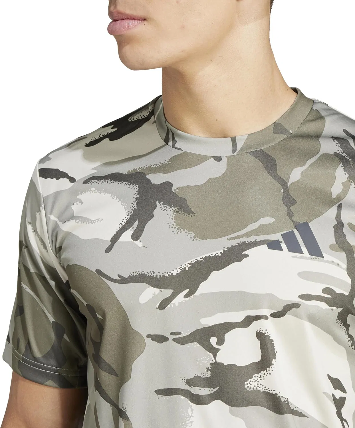 Футболка мужская adidas, цвет Putty Grey/Silver Pebble/Olive Strata/Shadow Olive — фото 3