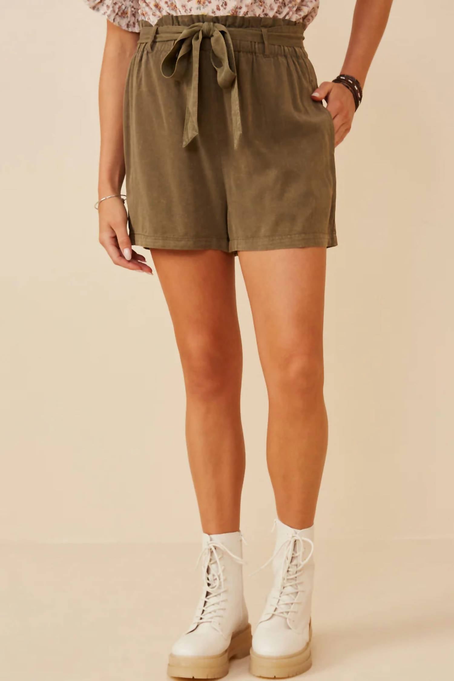 

Шорты Tencel Paperbag в оливковом цвете Hayden LA