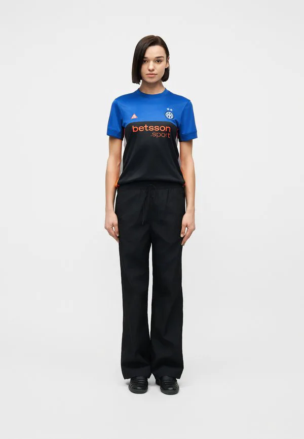 Футболка с символикой стадиона "интер милан" сезона 2025/26. Nike Performance, Hyper Blue/Black/Safety Orange — фото 2