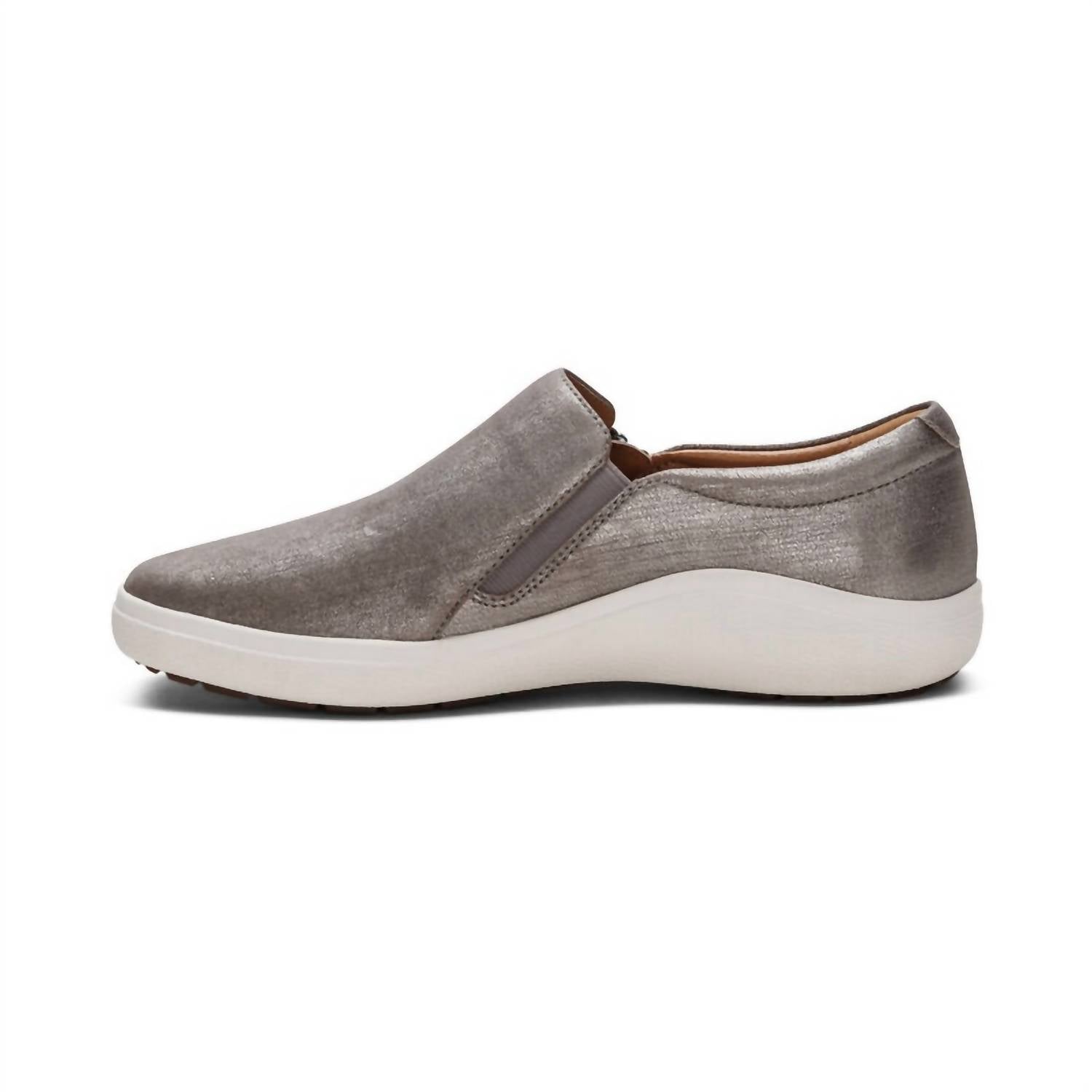 Женские кроссовки Jenna Slip-On цвета матовое серебро Aetrex, серебряный — фото 2