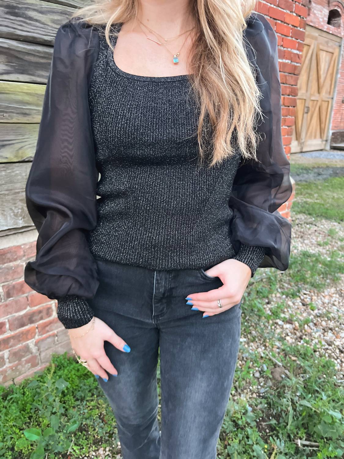 

Топ Arabella в черном цвете Design History