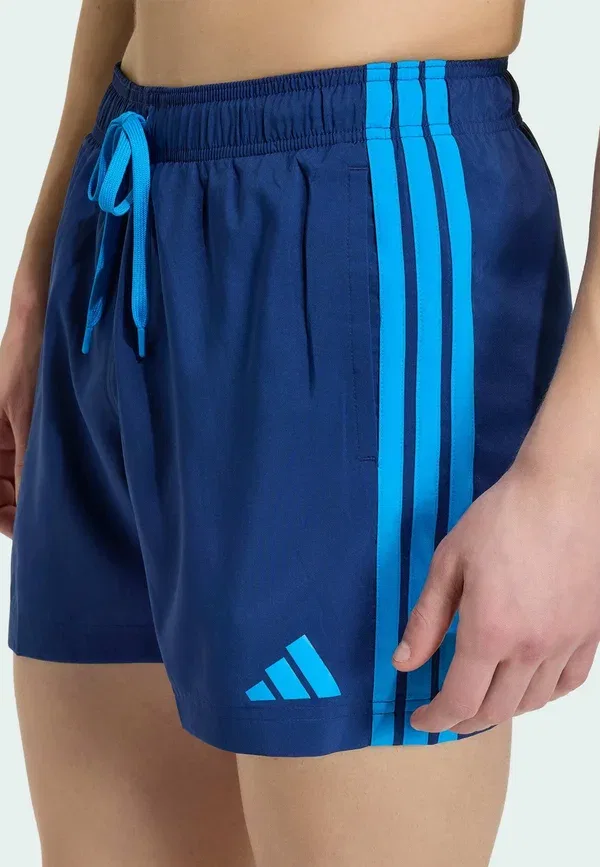 Плавки Adidas Sportswear 3 Stripes Swim Shorts 5 Inch, темно-синий с ярко-синим — фото 3