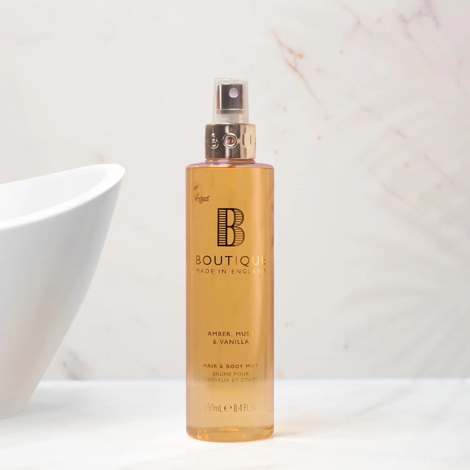 Спрей для тела Boutique Amber, Musk & Vanilla, увлажняющий и освежающий, 250 мл Boutique Made In England — фото 2