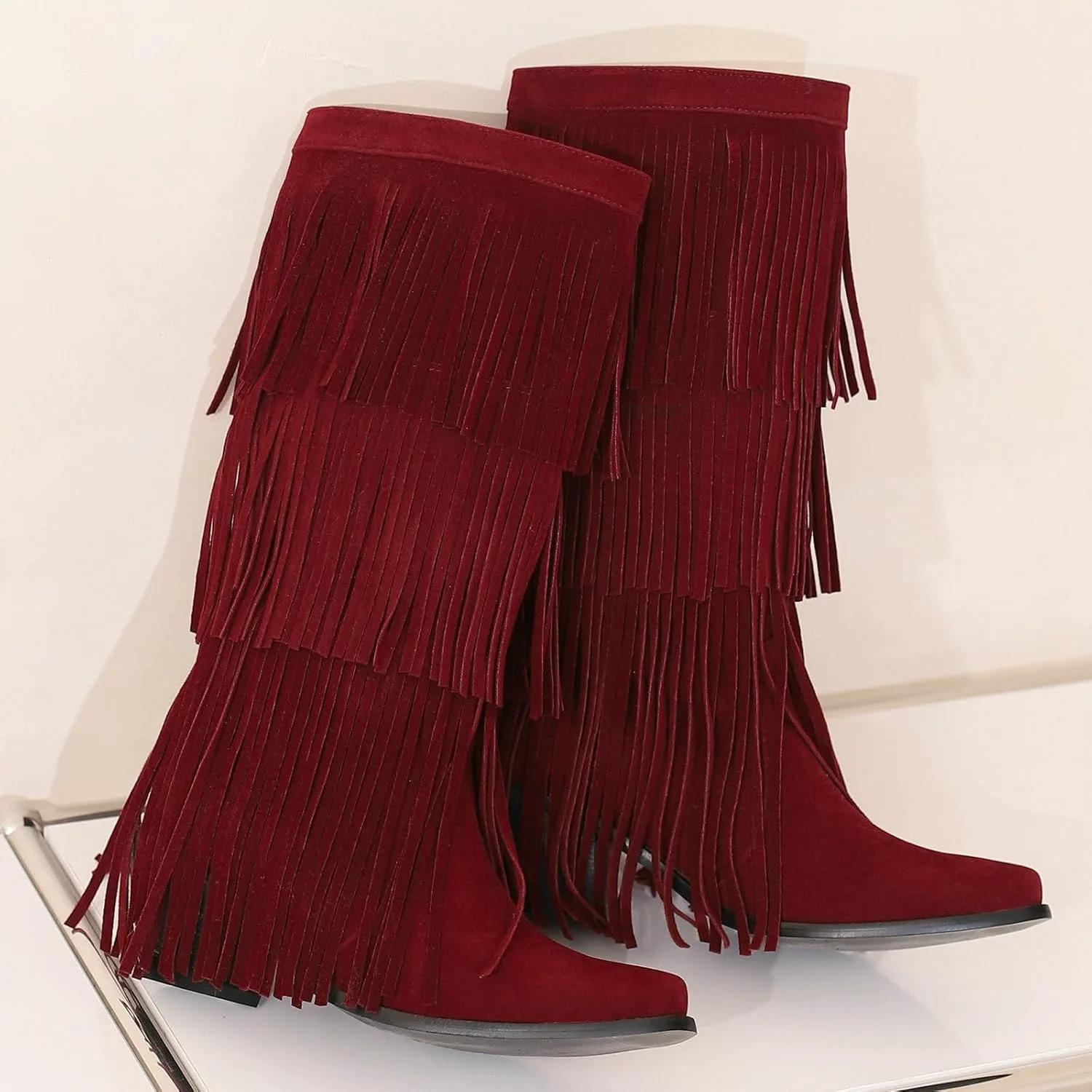 Женские вестерн-сапоги с бахромой из замши, модные высокие сапоги на массивном каблуке до колена, с круглым носком, без застежки с кисточками, мокасины Generic — фото 2