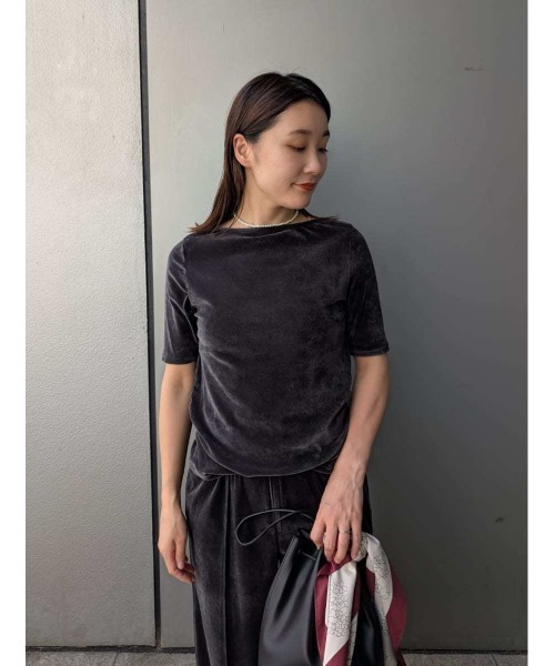 

Велюровая футболка с вырезом-лодочкой Mila Owen, угольно-серый