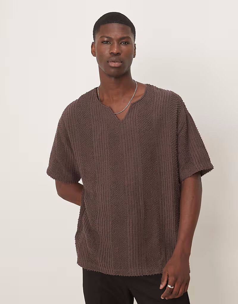 

Футболка ASOS DESIGN oversize с V-образным вырезом из коричневой фактуры