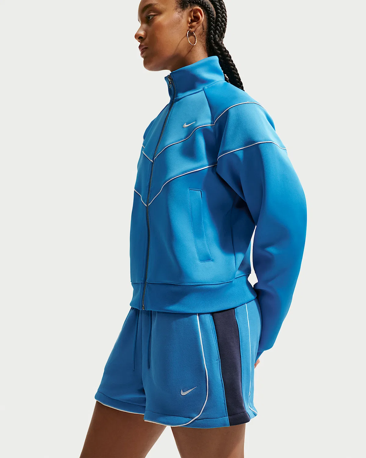 Женские свободные шорты Nike Sportswear из флиса, средней посадки, длина 3", Light Photo Blue/Midnight Navy/Sail/Sail — фото 4
