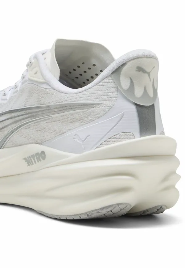 Кроссовки для бега по шоссе deviate nitro 4 Puma, White-Feather Gray — фото 3