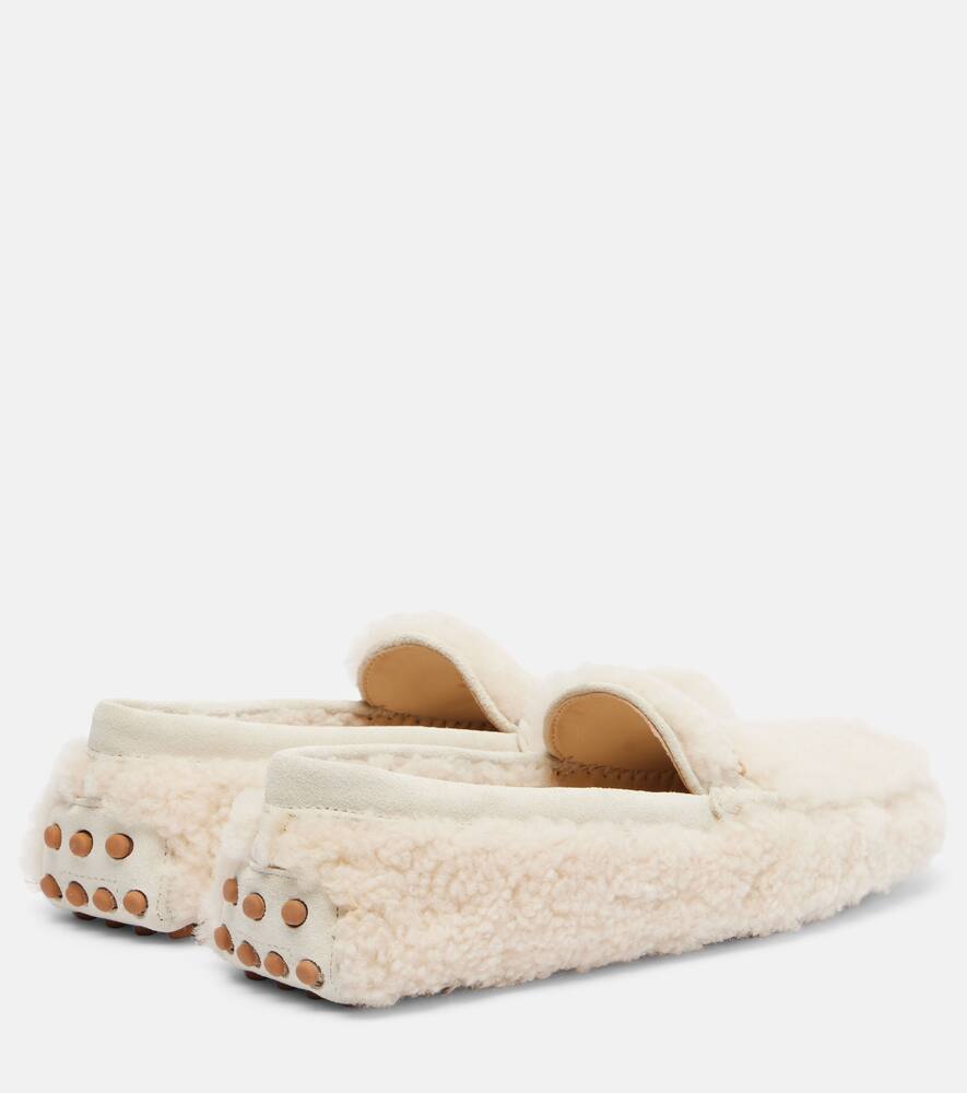 Гоммино замшевые мокасины для вождения Tod's, Avorio + Bianco Latte — фото 2