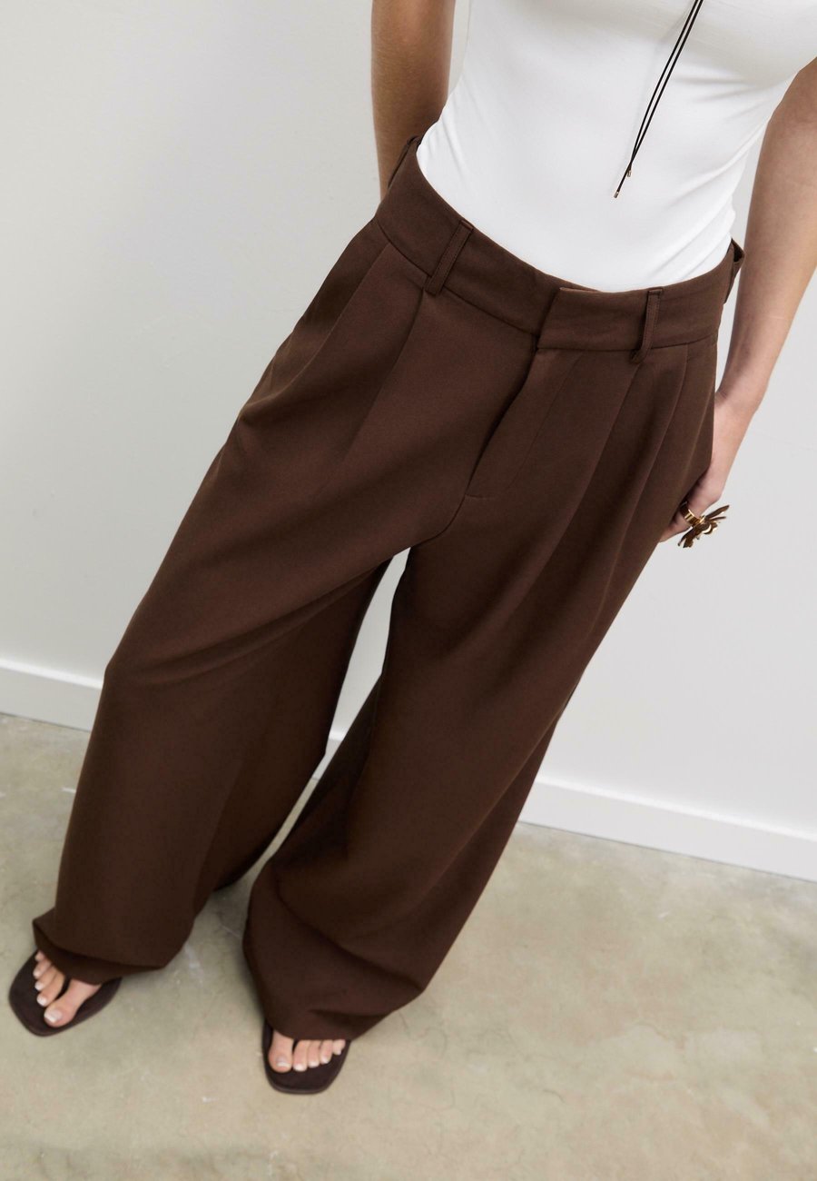 

Брюки Stradivarius SUPER ADJUSTABLE, Dark Brown