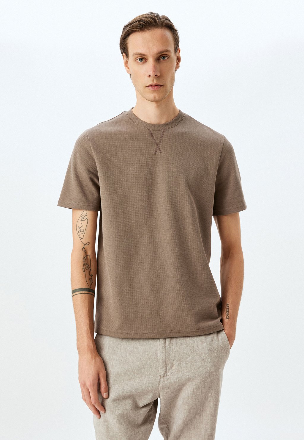 

Базовая футболка SHORT SLEEVE Koton, коричневый
