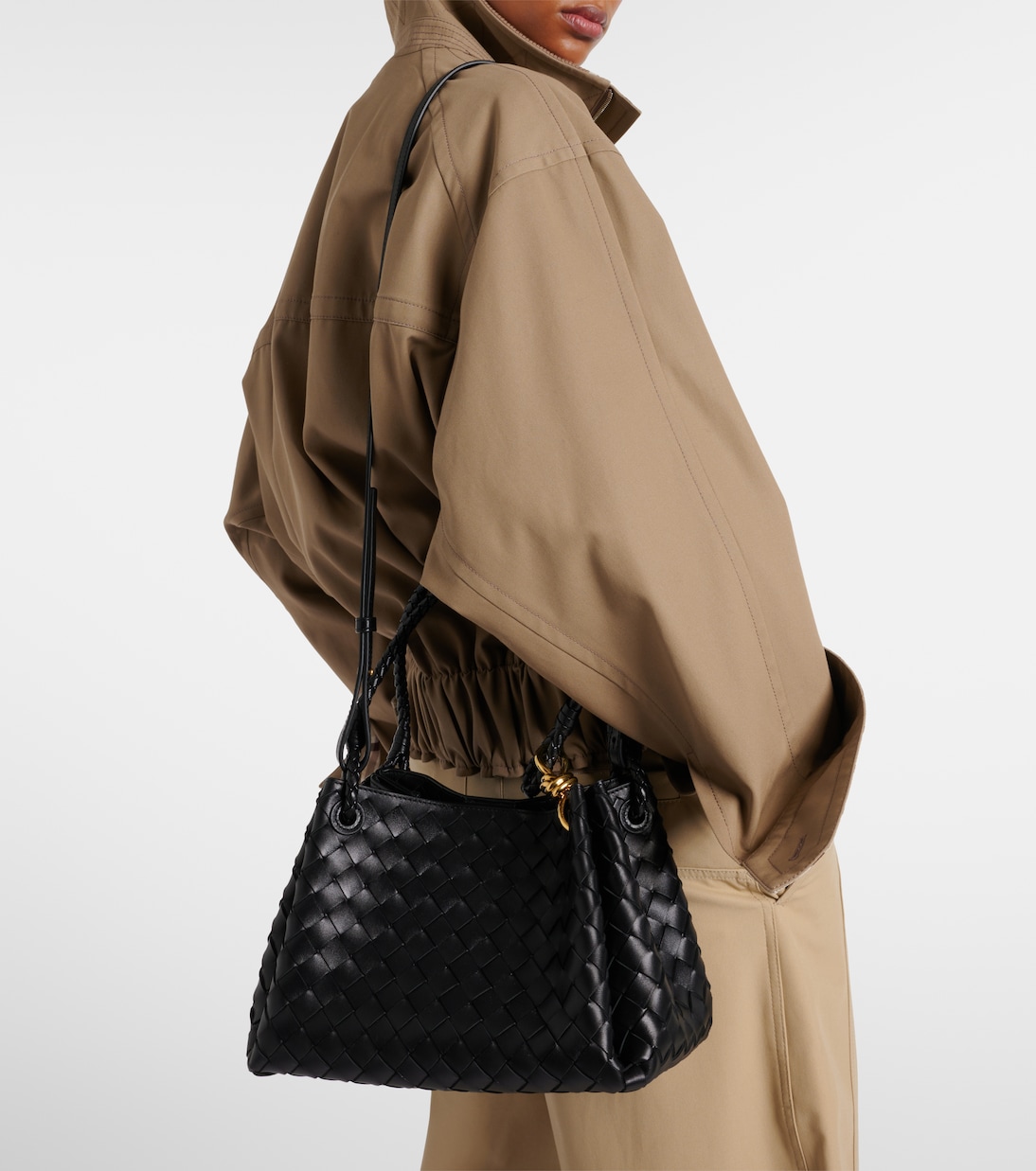 Сумка-тоут Parachute Medium из плетеной кожи Intrecciato Bottega Veneta, Black-M Brass — фото 2