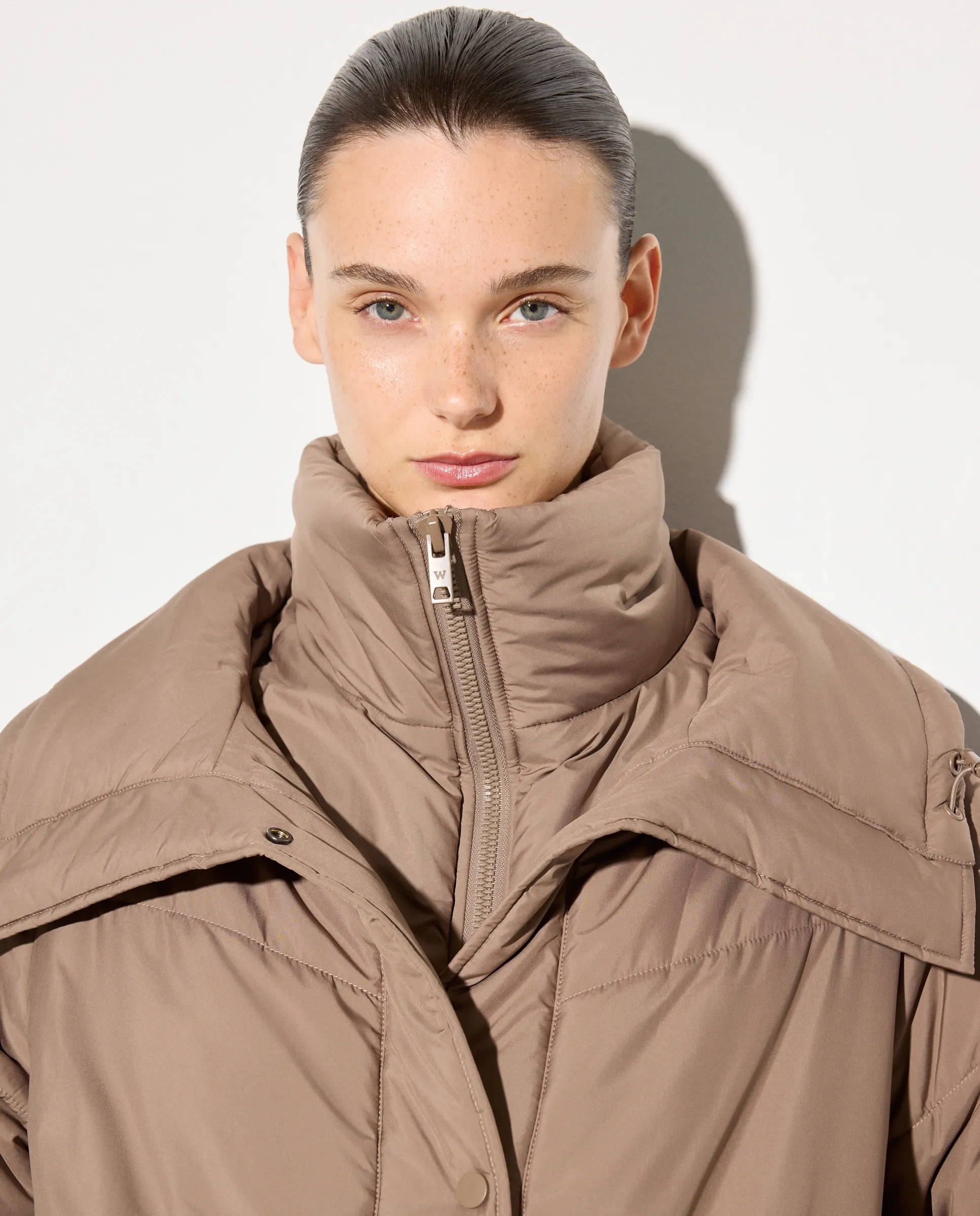 

Однотонная короткая куртка для женщин Woman El Corte Inglés, коричневый