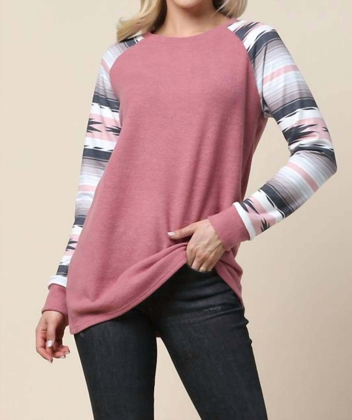 

Топ реглан Lucy Aztec Print в лиловом цвете Avery Apparel