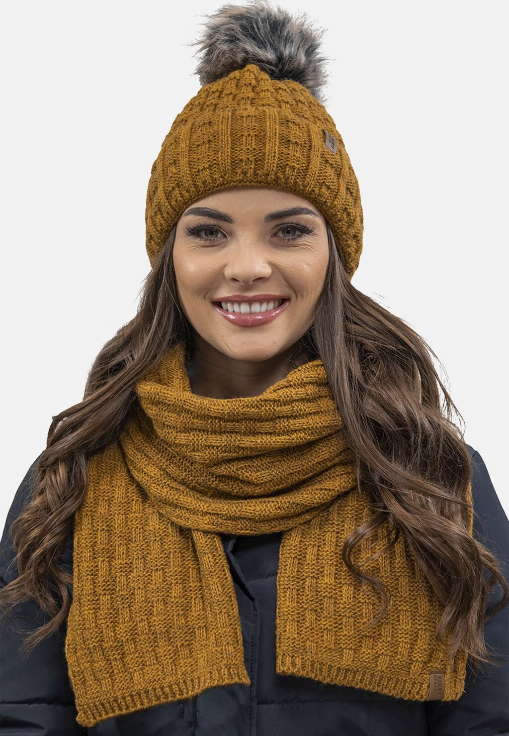 

Шапка 7015 BEANIE AND SCARF SET Vivisence, цвет dark yellow