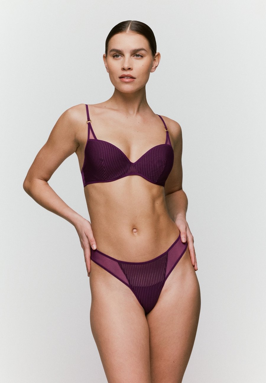 

Бюстгальтер SARDA RADIA PADDED PLUNGE, Glossy Purple/Dark Purple