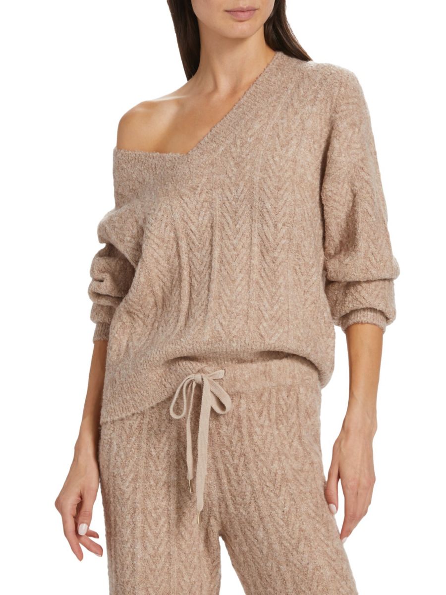 

Свитер с V-образным вырезом, выполненный в технике косичной вязки Stellae Dux, цвет Camel Heather