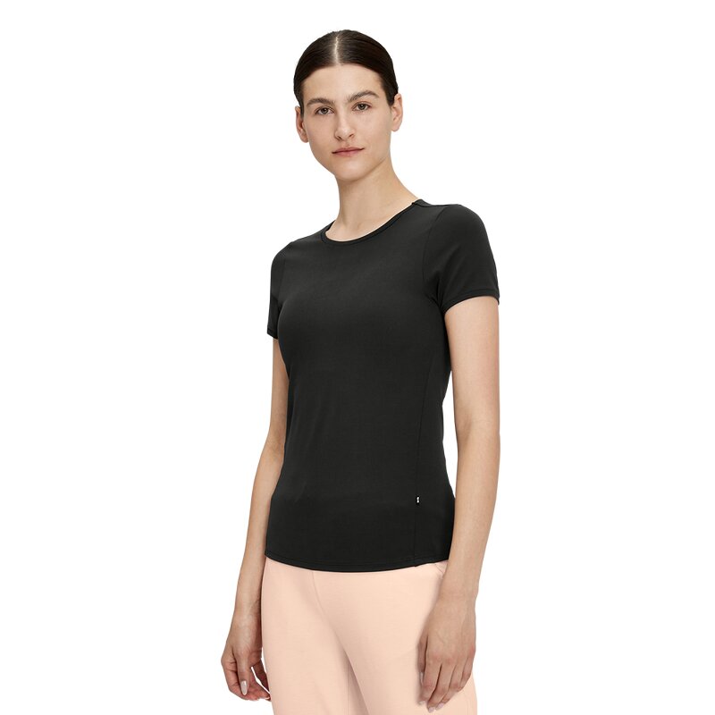 

Движение футболок-т в On, черный