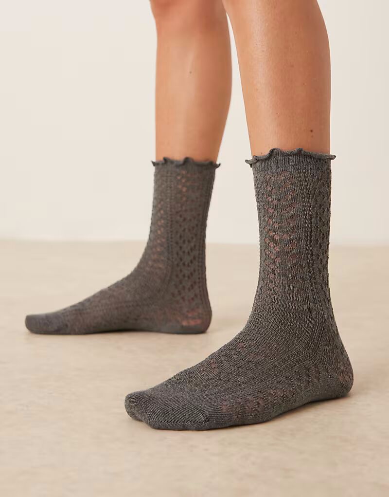 

Носки ASOS DESIGN с ажурной отделкой и оборкой по краю в угольно-сером цвете