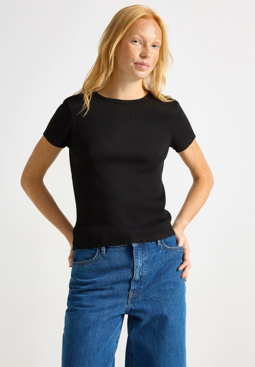 

Футболка с принтом SHORT-SLEEVED Lindex, черный