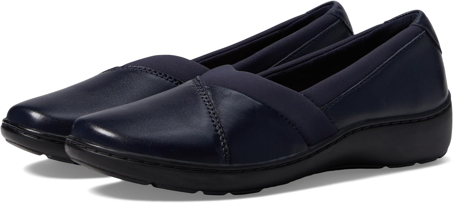 

Балетки Cora Charm Clarks, цвет Navy Leather