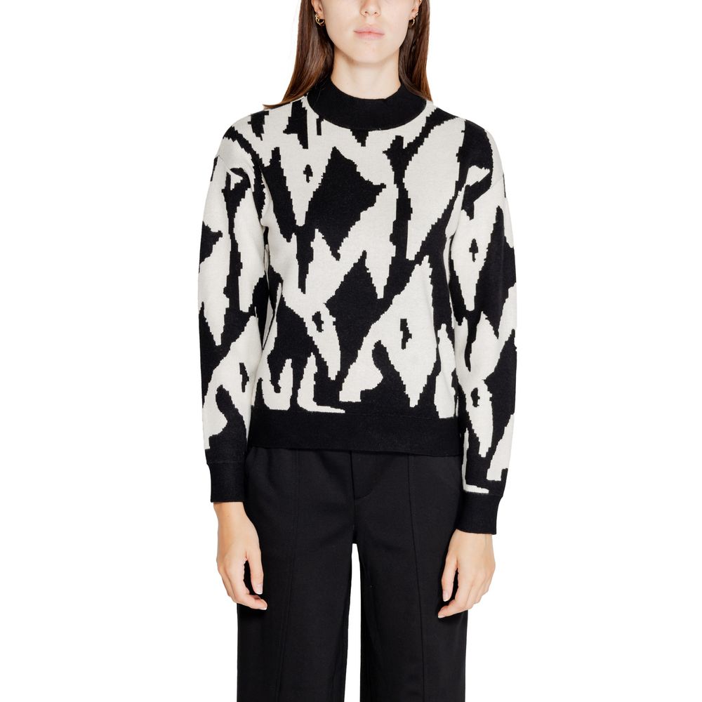 

Черный вискозный свитер Vero Moda