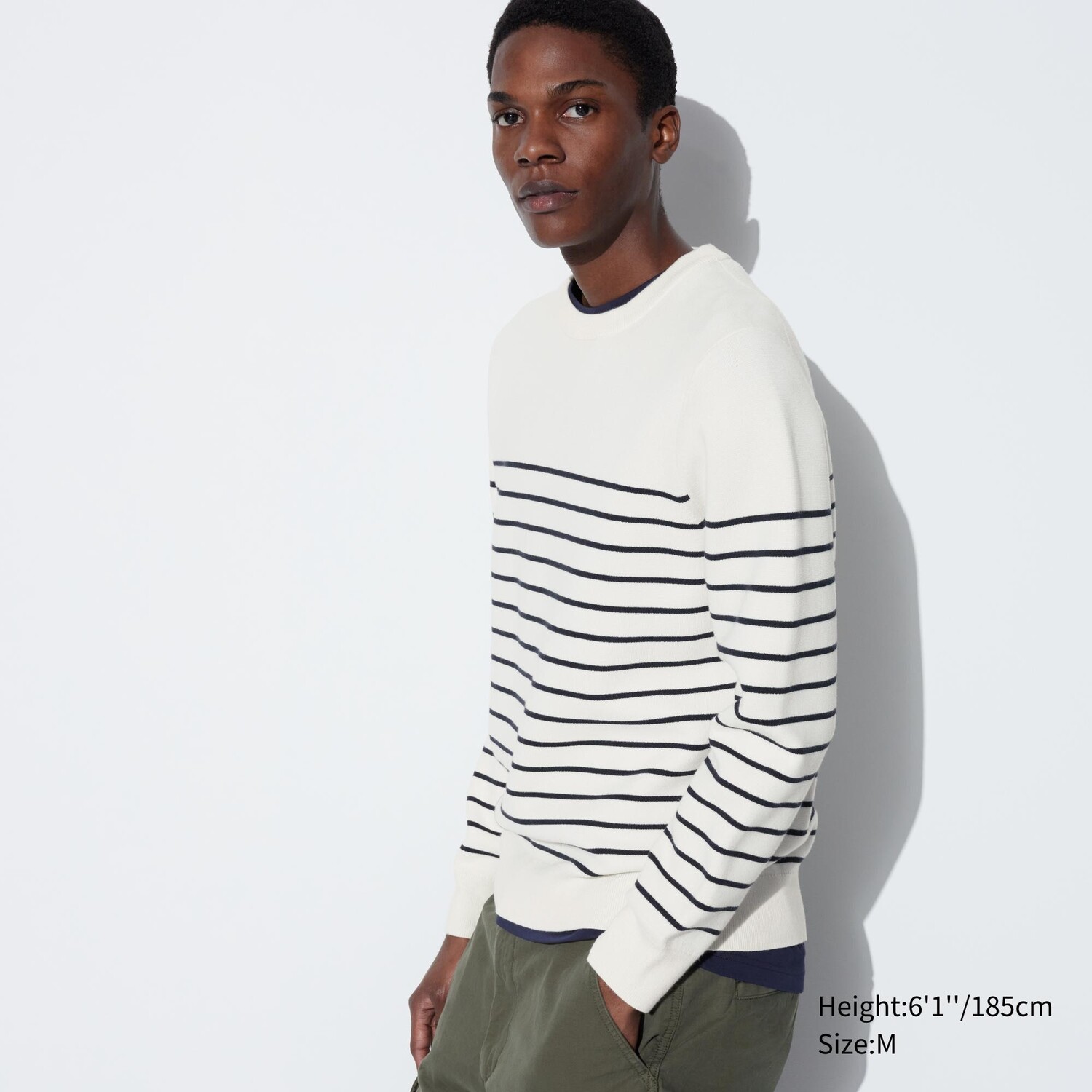 

Свитер в рубчик в полоску с круглым вырезом UNIQLO, белый
