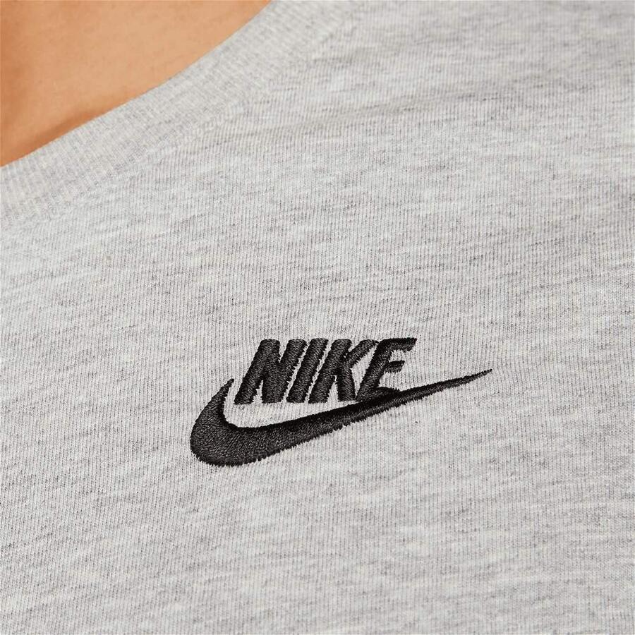 Футболка женская Nike Sportswear Club Essentials серая — фото 4