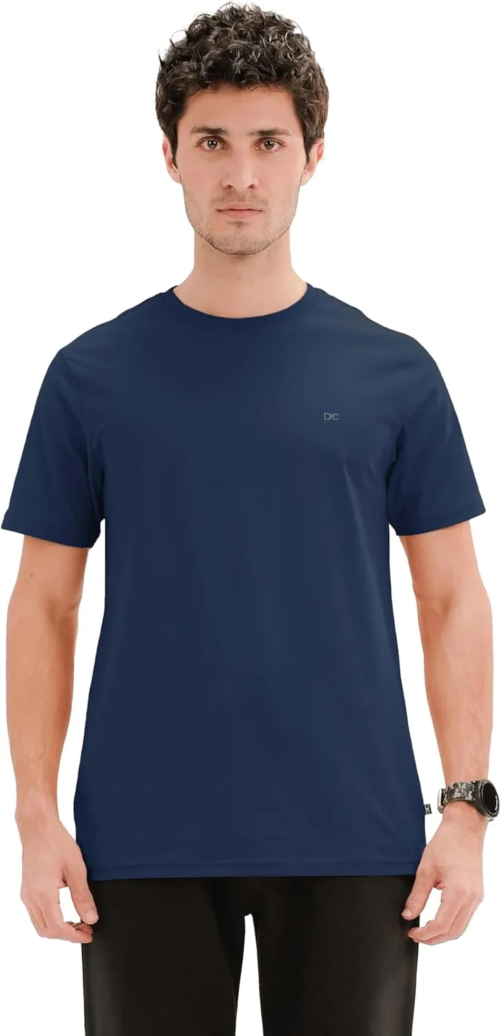 

Мужская футболка с круглым вырезом — мягкий хлопковый материал, минималистичный логотип DIVINELY CRAFTED