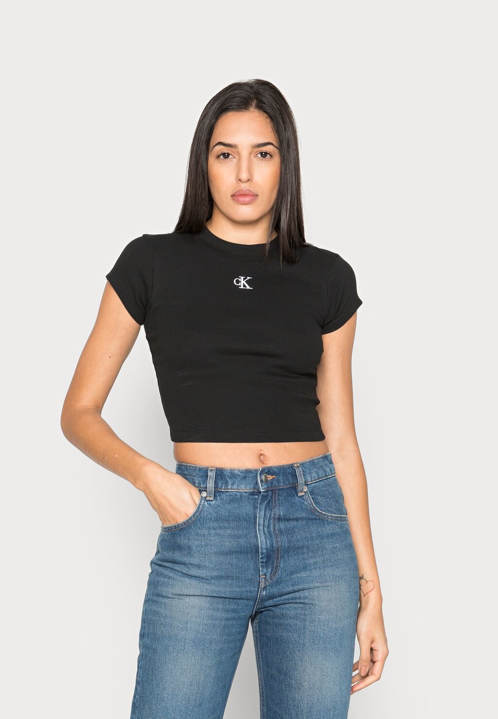 

Футболка женская Calvin Klein Jeans укороченная, черный