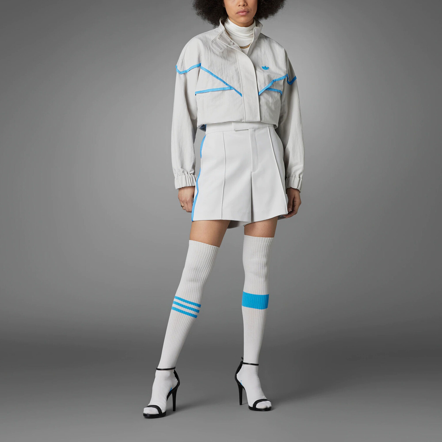 Повседневные шорты женские жемчужно-серые Adidas Originals — фото 3