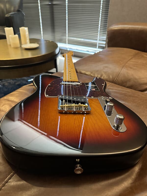 

Электрогитара Fender American Pro II Telecaster 2023 - 3 Color Sunburst