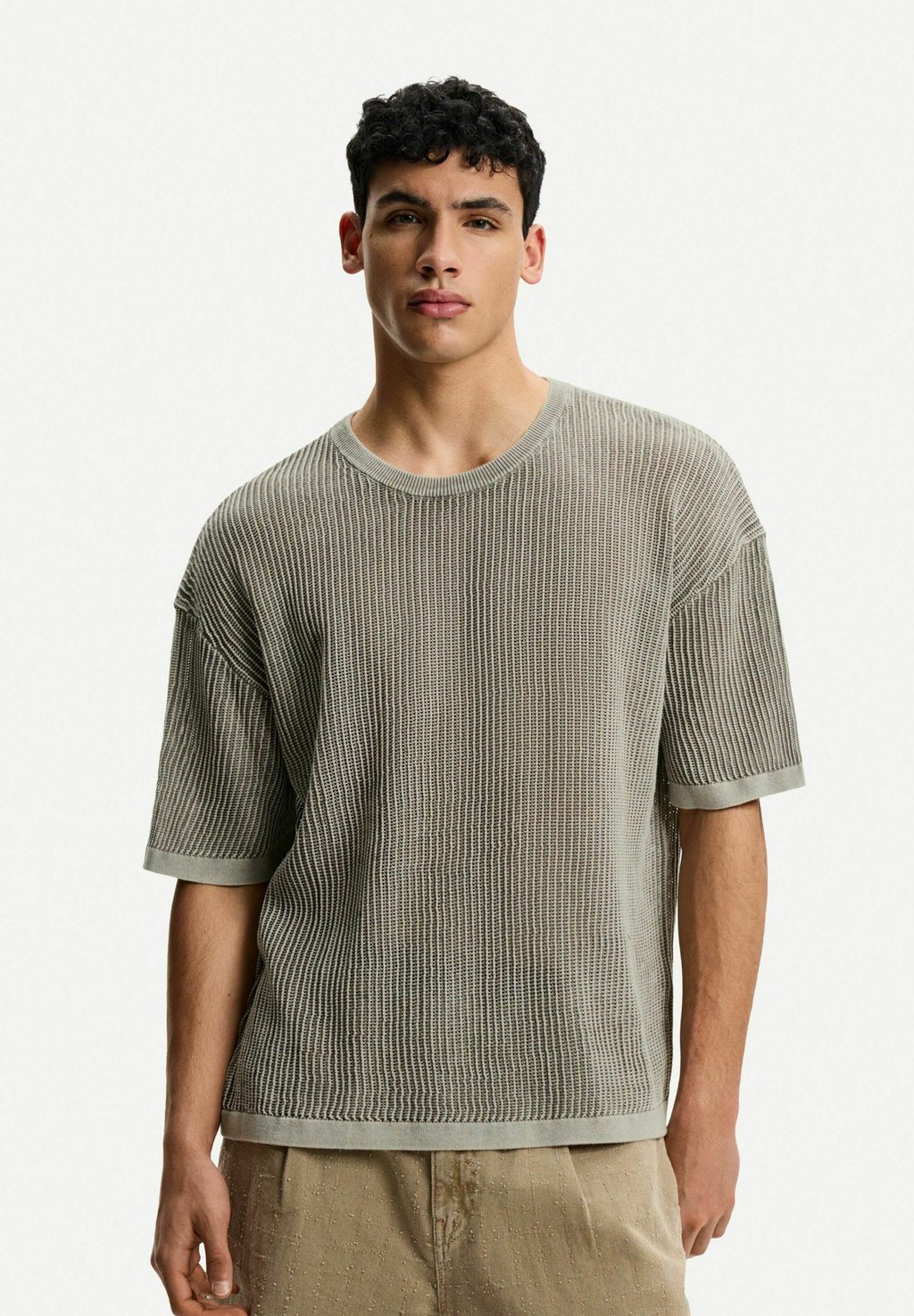 

Футболка с принтом SHORT SLEEVE Bershka, серый