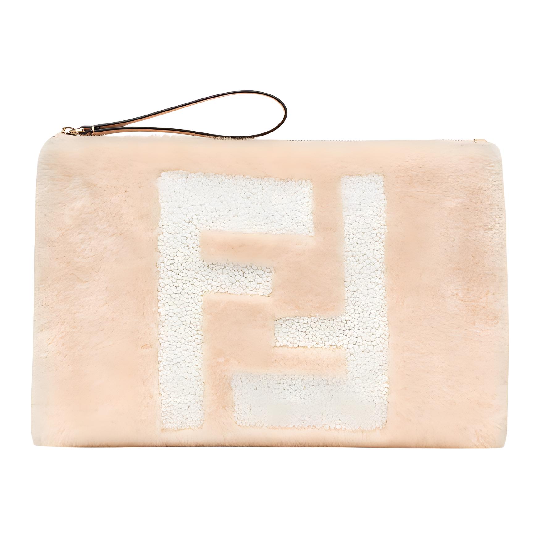 

FENDI Женская клатч большого размера из овчины и телячьей кожи светло-розового цвета