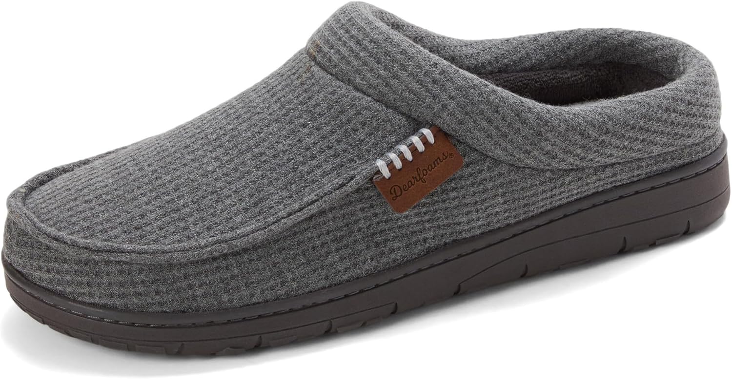 

Мужские тапочки Dearfoams Brendan для дома и улицы с дышащей стелькой из пены с эффектом памяти и широкой посадкой, темно-серый