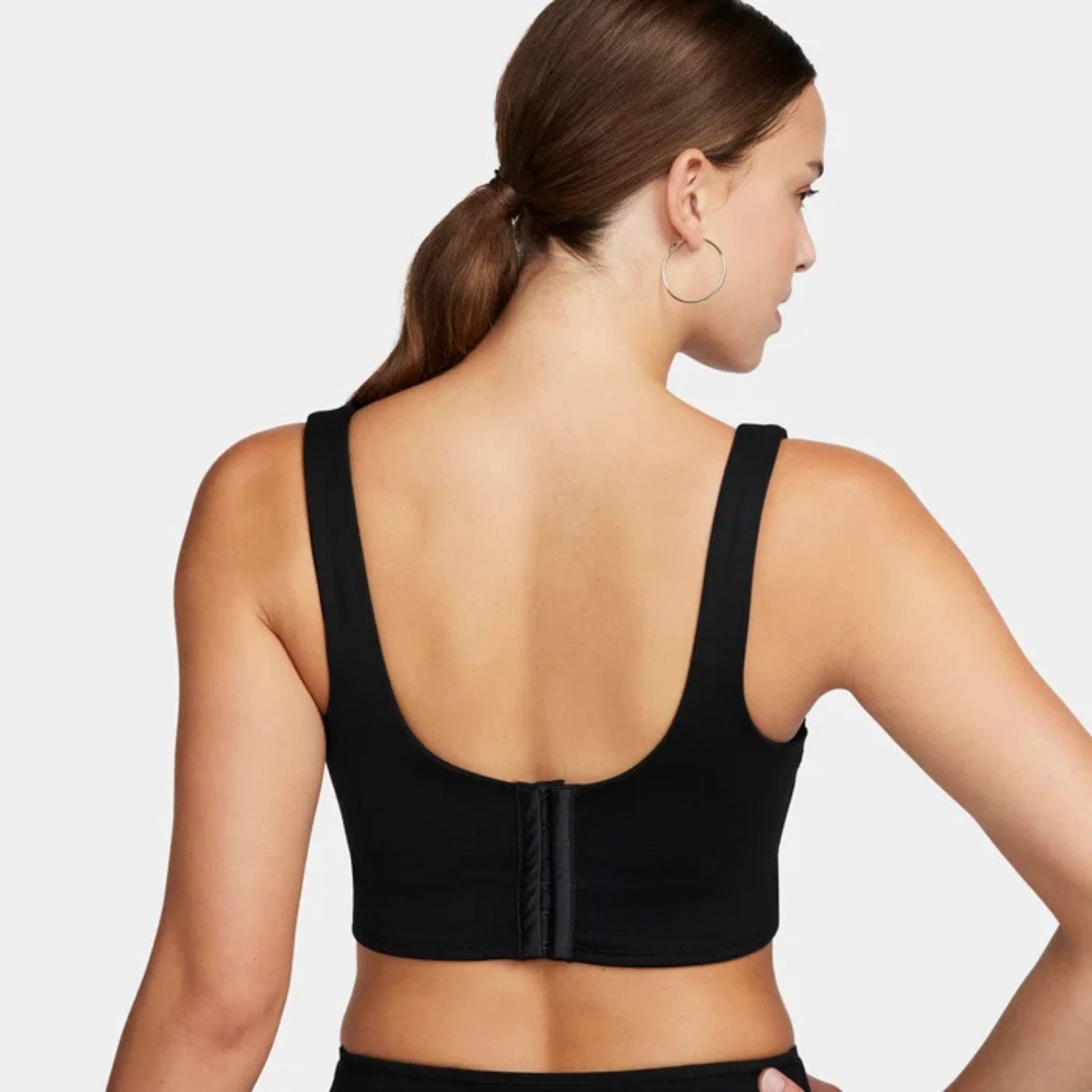Спортивный бюстгальтер Nike Sportswear женский, черный, с мягкой обивкой, с легкой поддержкой, для активного образа жизни JAX115 Nike, черный — фото 2