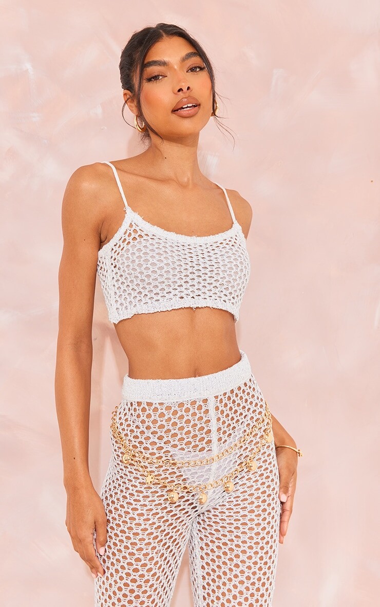 

PrettyLittleThing Высокий белый укороченный топ в сетку с пайетками и бретелями
