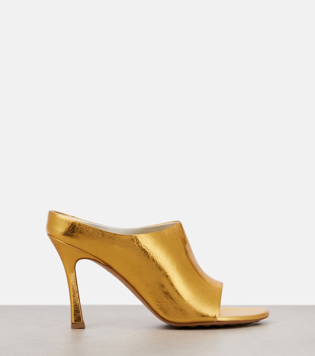 Мулы Rana из металлизированной кожи Bottega Veneta, золотой — фото 4