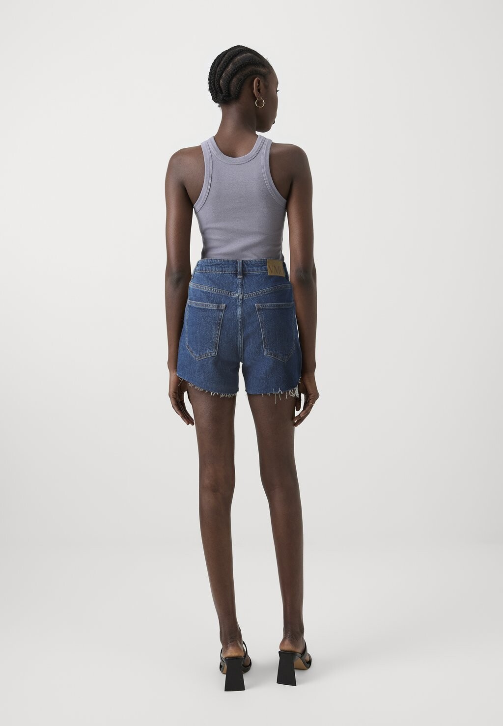 

Джинсовые шорты VMTESS CUT OFF Vero Moda, темно-синий деним