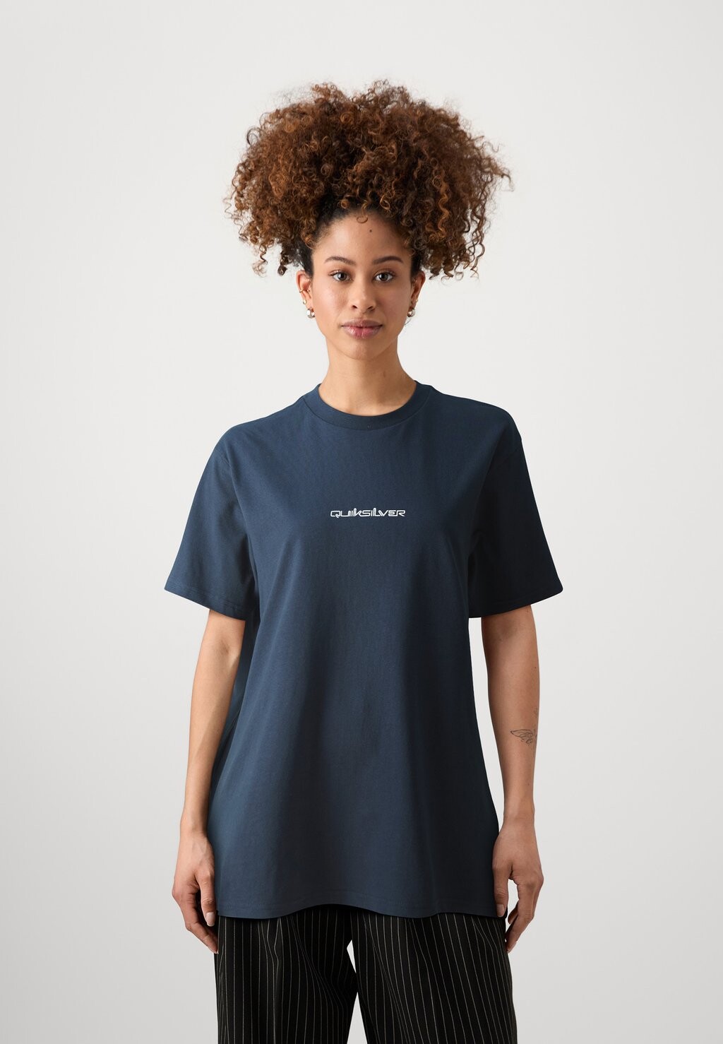 

Принт на футболке Quiksilver, темно-синий