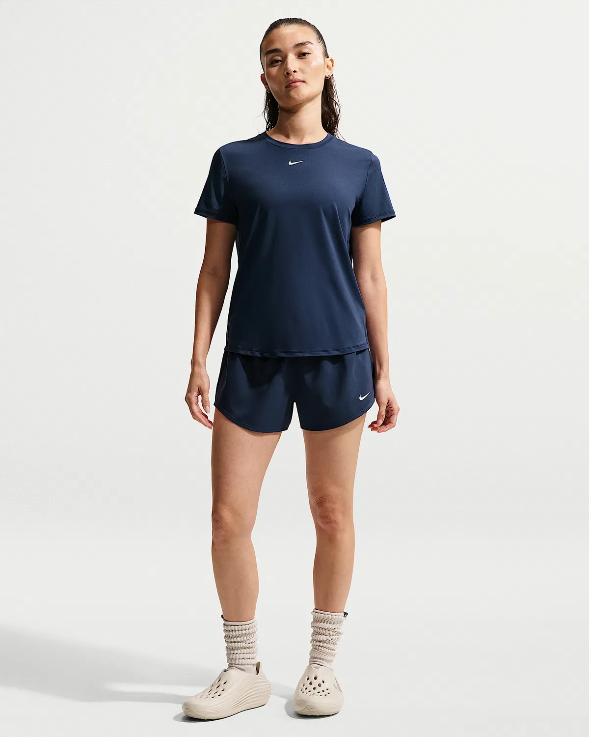 Женские шорты Nike One Dri-FIT со средней посадкой, длиной 3" и вкладышем, Midnight Navy/White