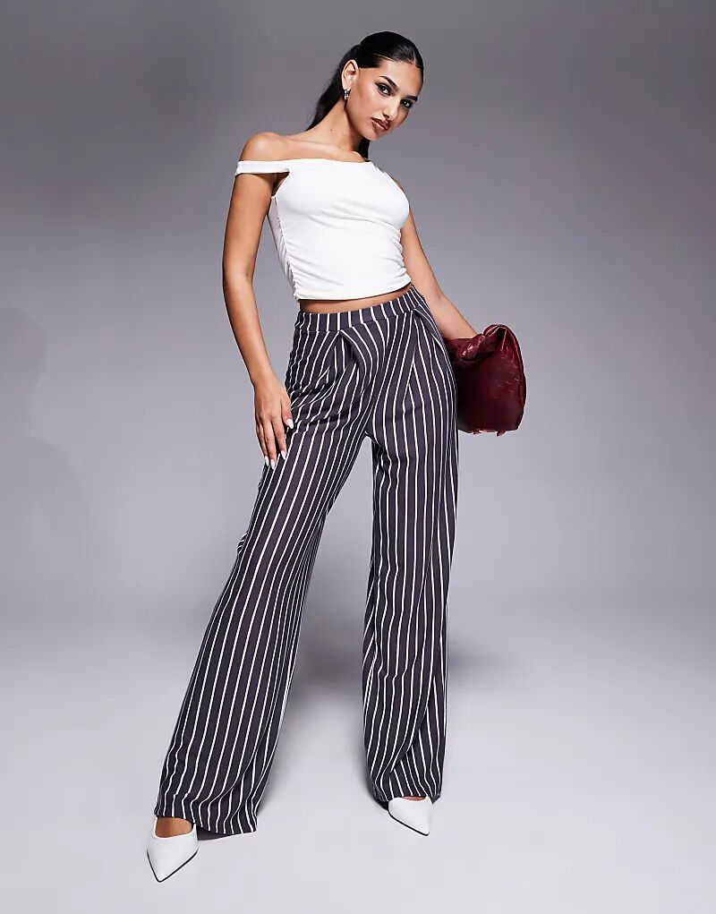 

Джоггеры в полоску цвета уголь и белую полоску ASOS DESIGN